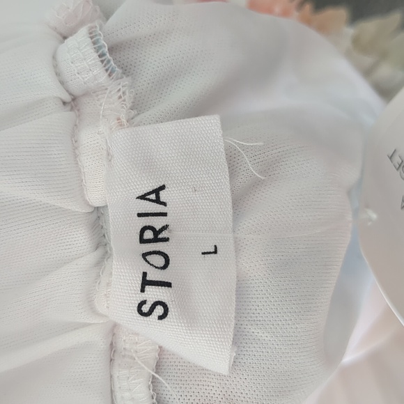 Like new 3d flower skirt - Picture 3 of 3